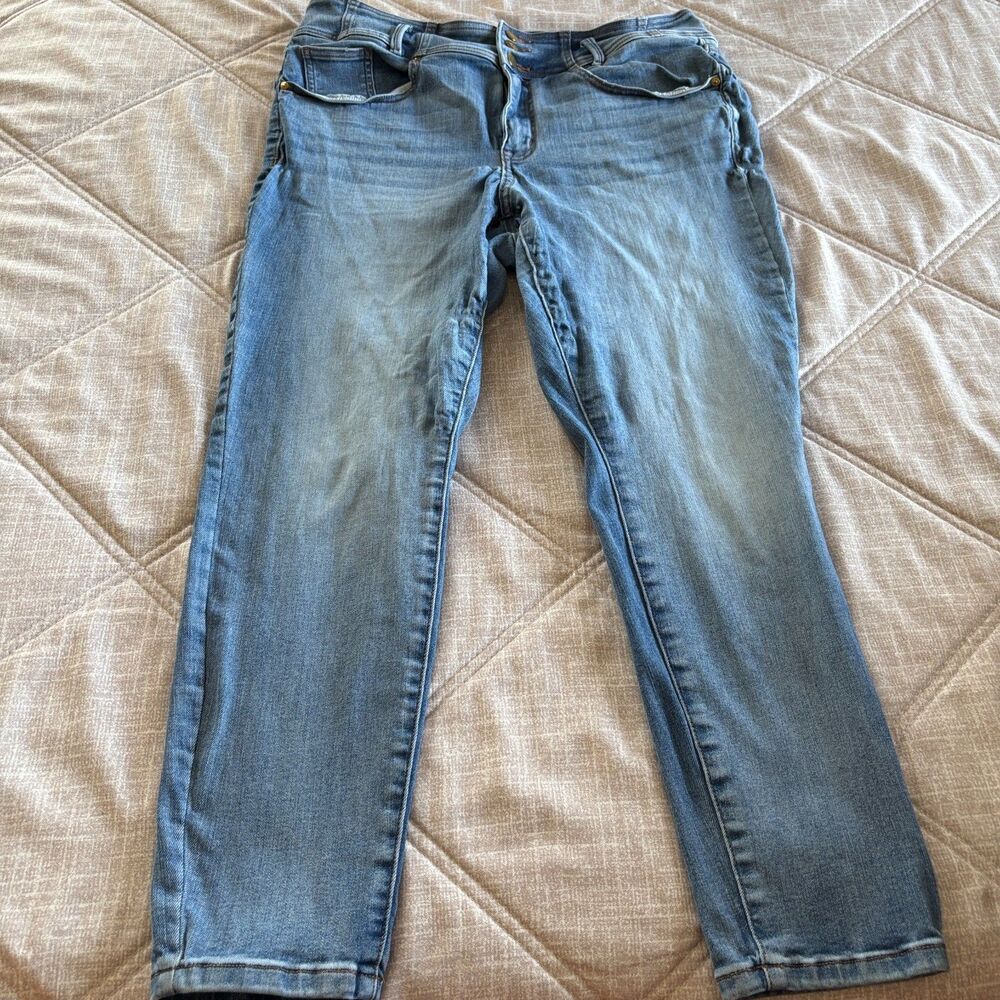 Lane Bryant Women's Light Wash Stretch Denim Jeans Size 16
